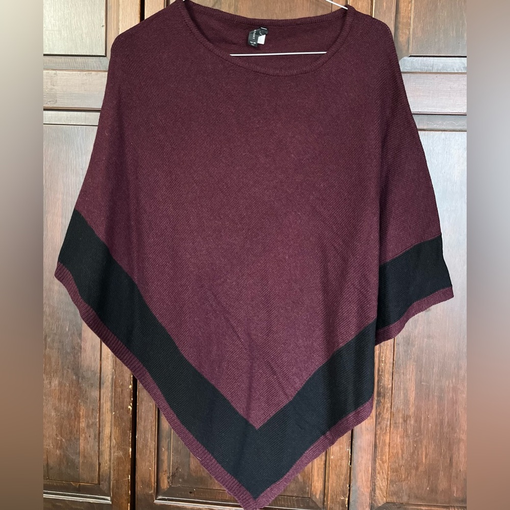 Women's Burgundy and Black Sweater
